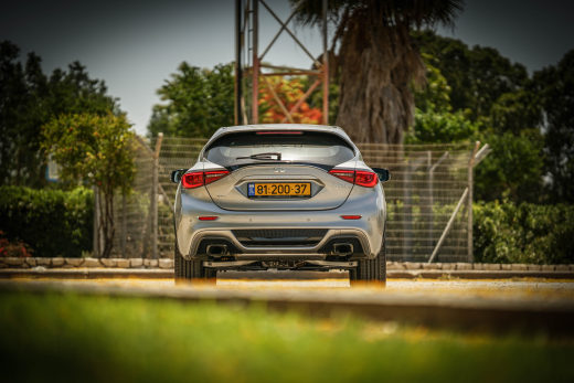 אינפיניטי Q30 אינפיניטי Q30